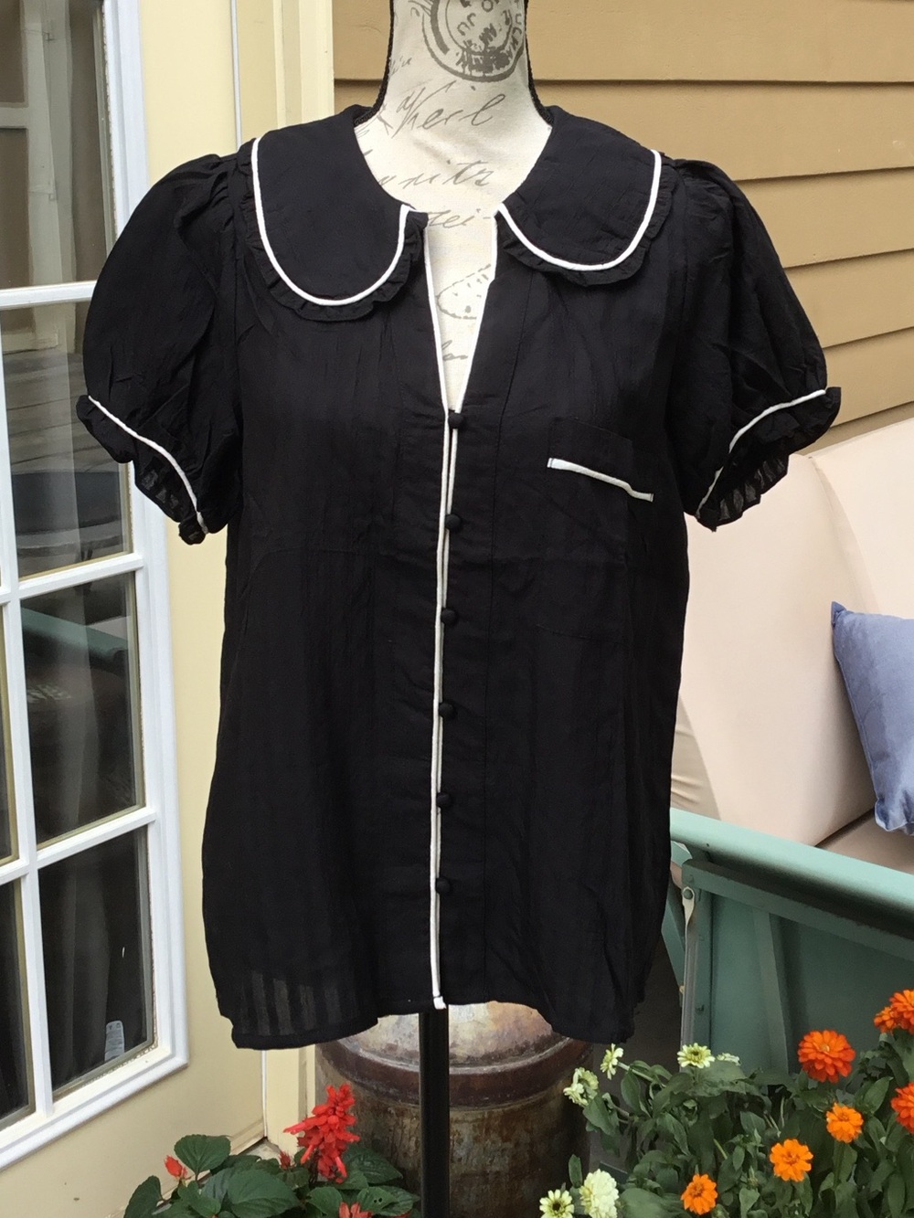 Gigio Ruffle Trimmed Peter Pan Collar Blouse with White Piping